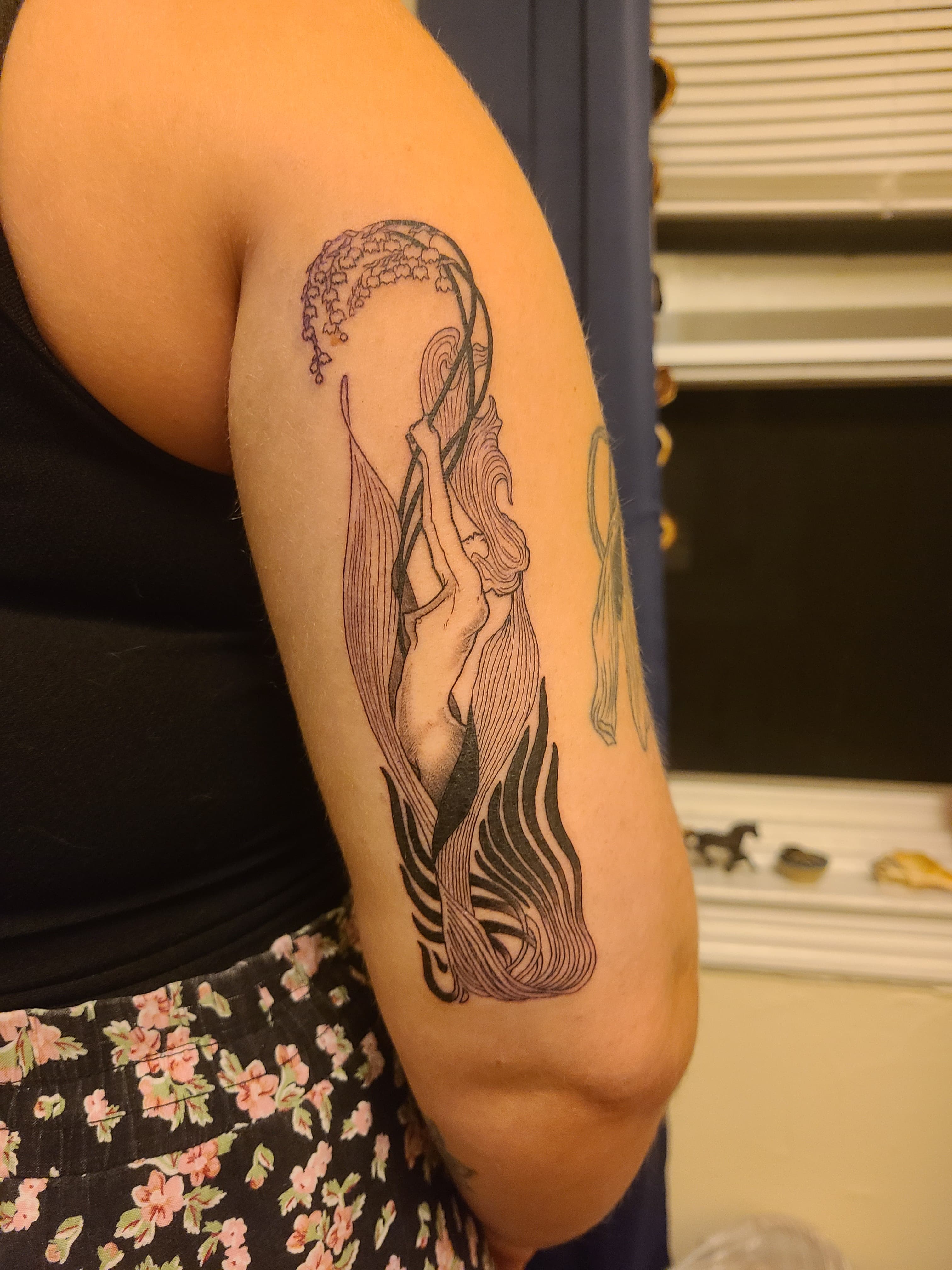 neo-traditional fine line tattoo by Tommy Lovold at Lucky Dogs Tattoo Santa Teresa, Costa Rica (photo 9)